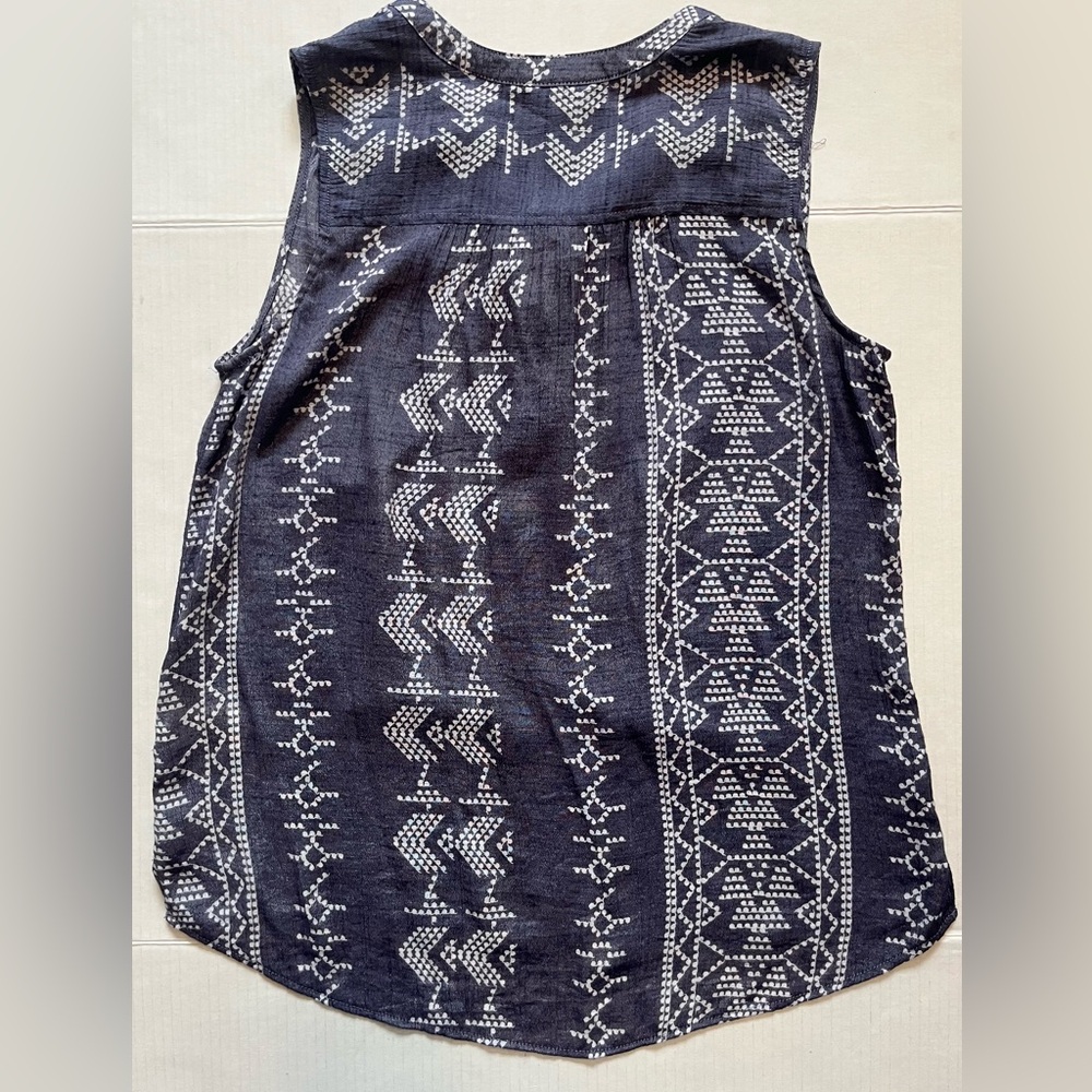 Reitmans Blue and White Patterned Top - Picture 6 of 7